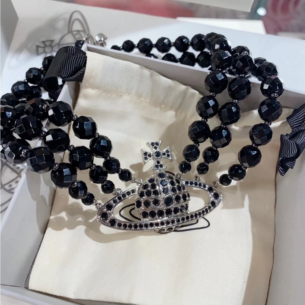 Auth! VIVIENNE WESTWOOD
Messaline Orb silver-tone brass and beaded necklace - Picture 6 of 7
